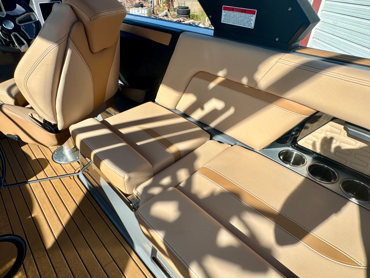 2024 MasterCraft X24 - LOADED - LOW Hours