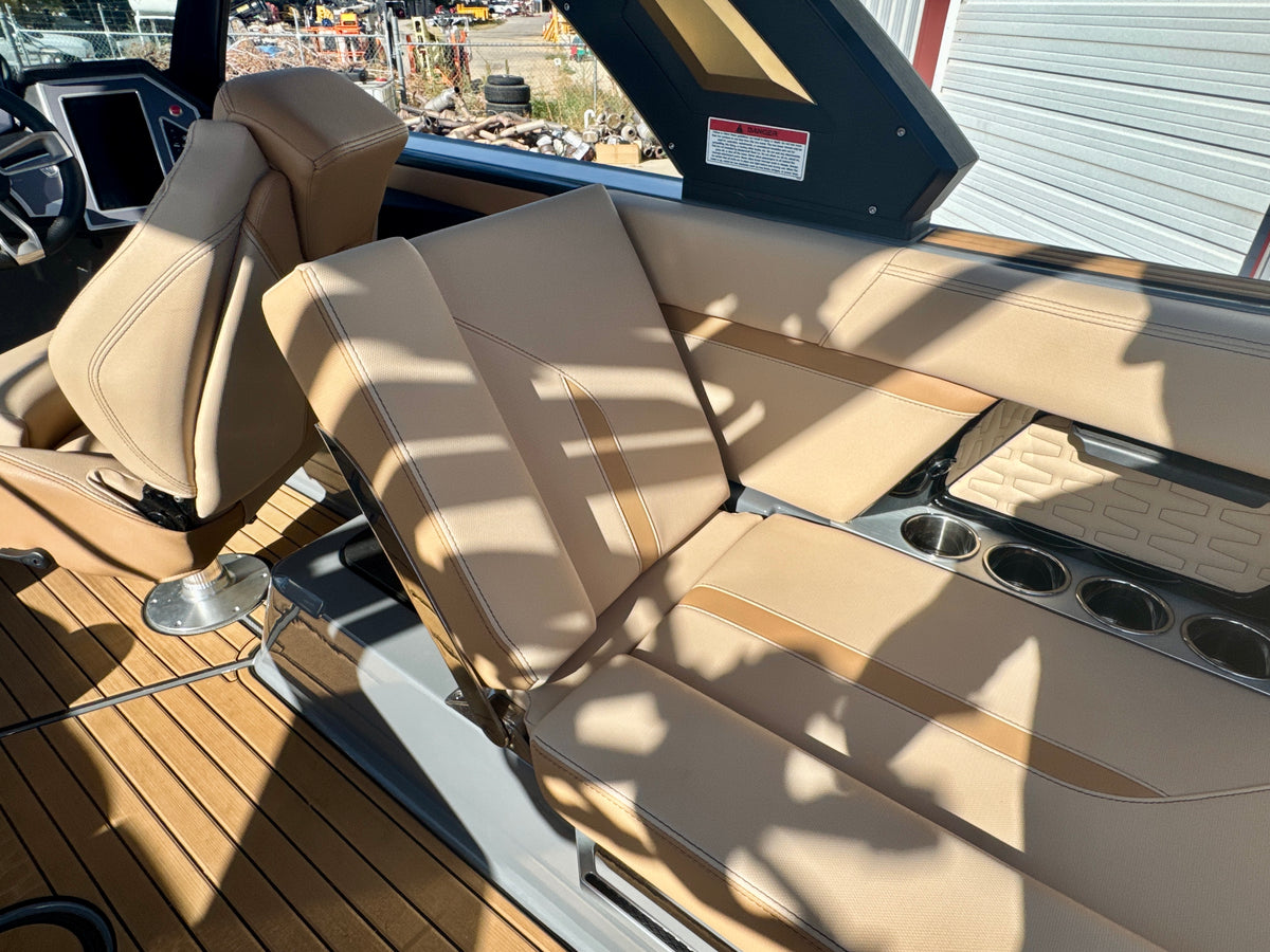 2024 MasterCraft X24 - LOADED - LOW Hours
