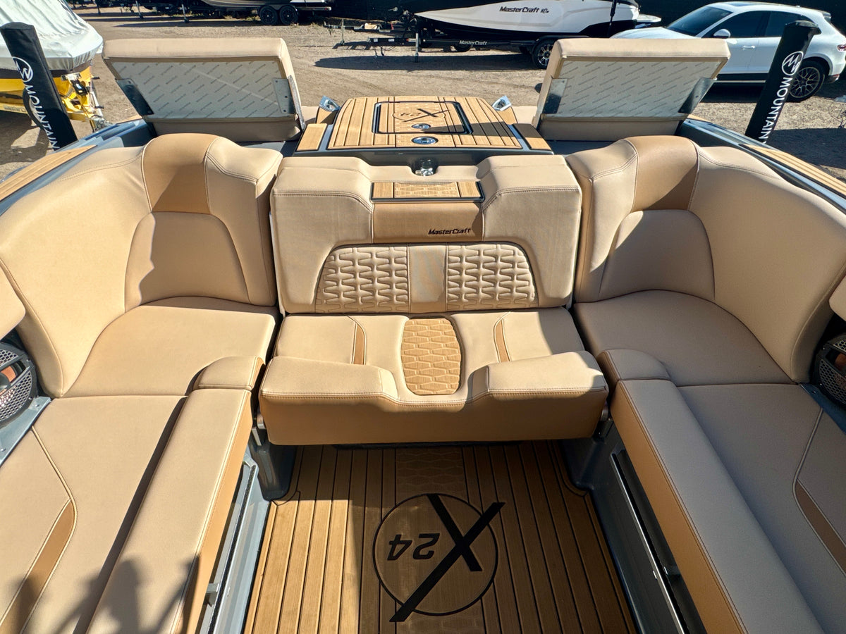 2024 MasterCraft X24 - LOADED - LOW Hours