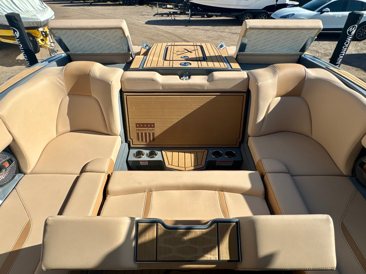 2024 MasterCraft X24 - LOADED - LOW Hours