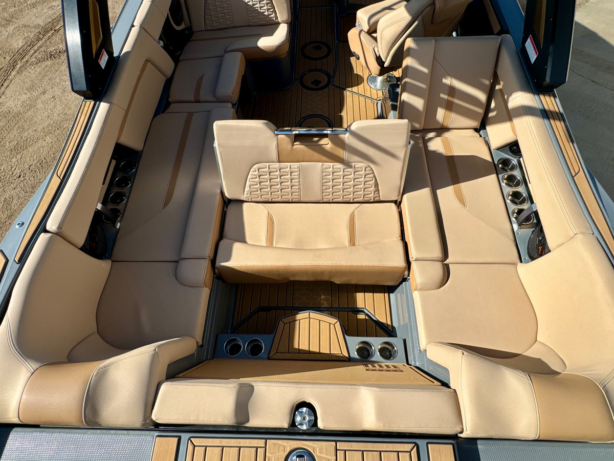 2024 MasterCraft X24 - LOADED - LOW Hours