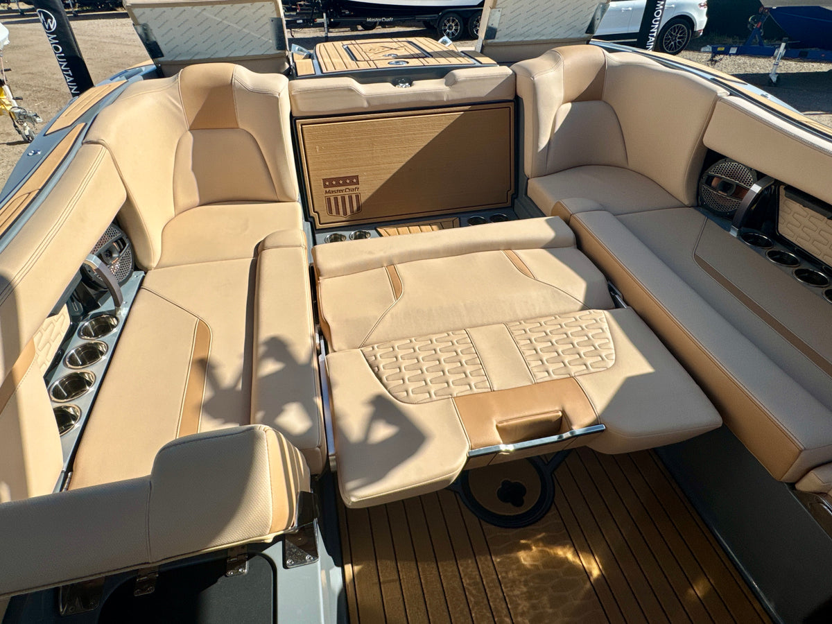 2024 MasterCraft X24 - LOADED - LOW Hours