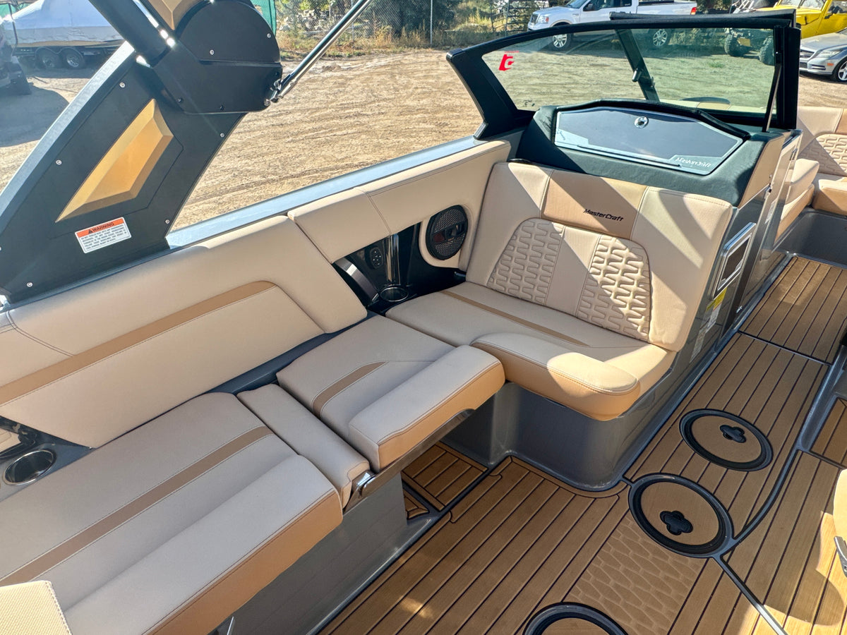 2024 MasterCraft X24 - LOADED - LOW Hours