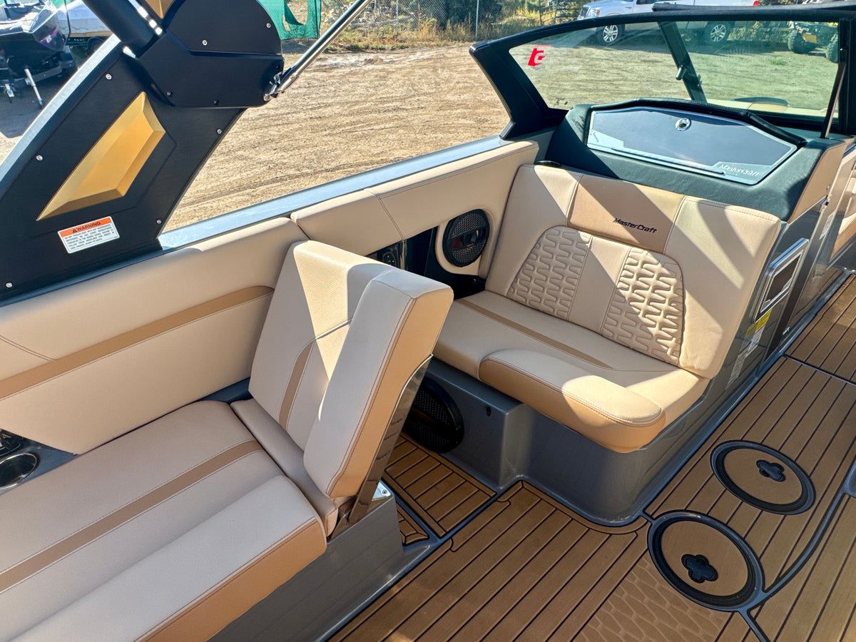 2024 MasterCraft X24 - LOADED - LOW Hours