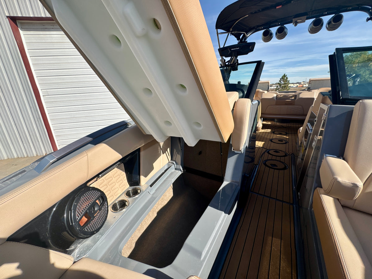 2024 MasterCraft X24 - LOADED - LOW Hours