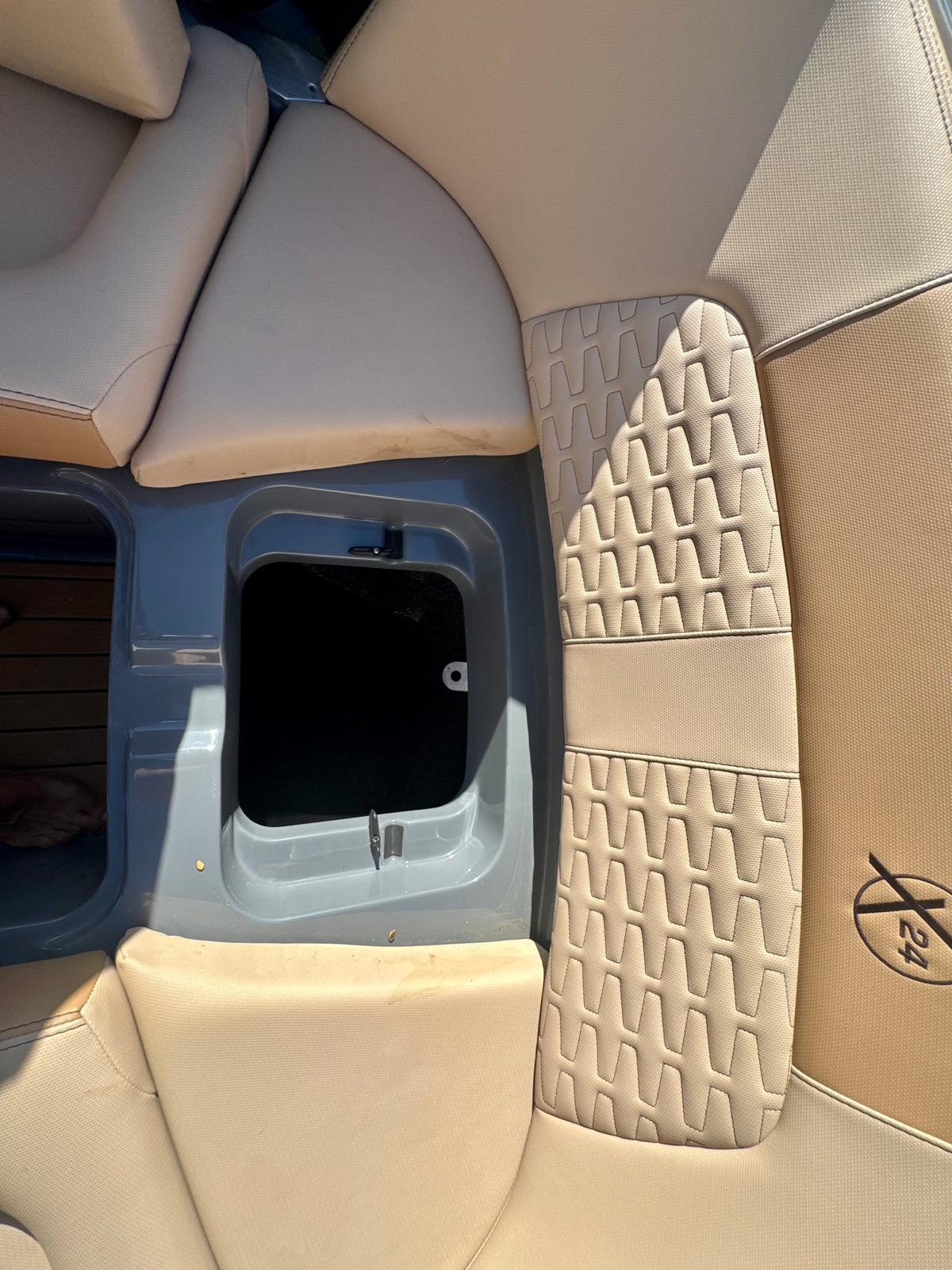 2024 MasterCraft X24 - LOADED - LOW Hours