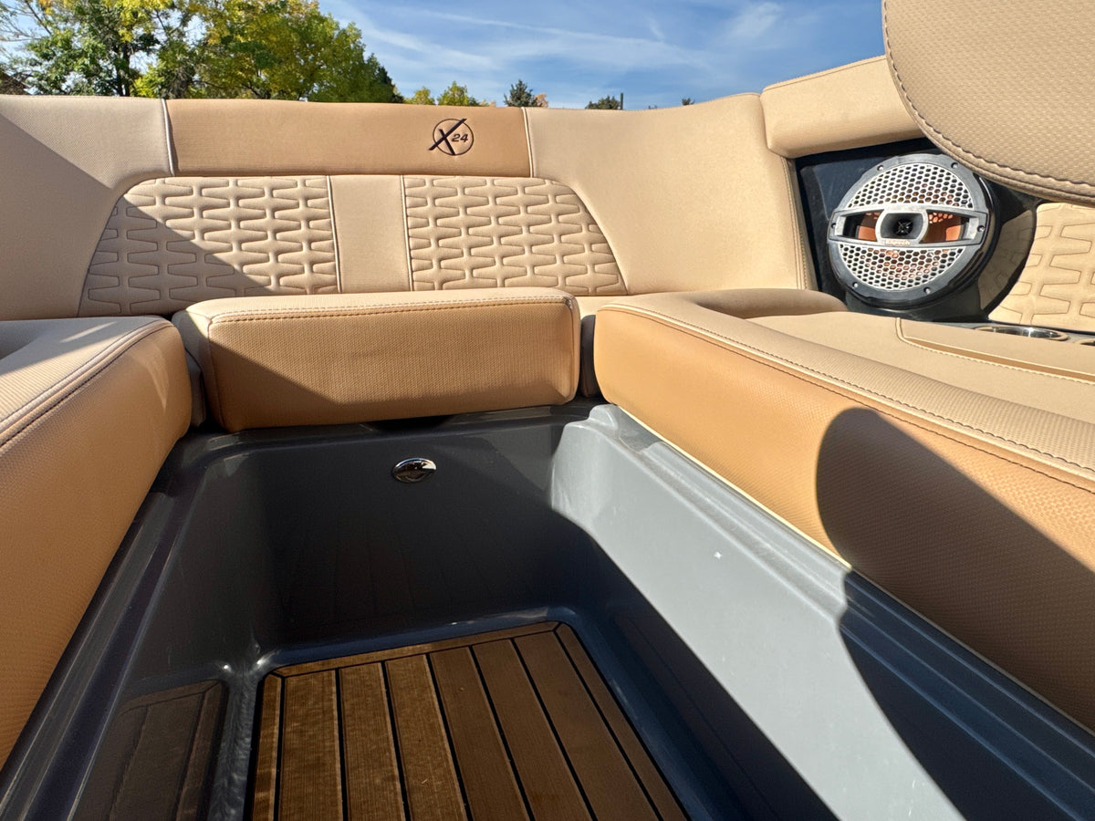 2024 MasterCraft X24 - LOADED - LOW Hours