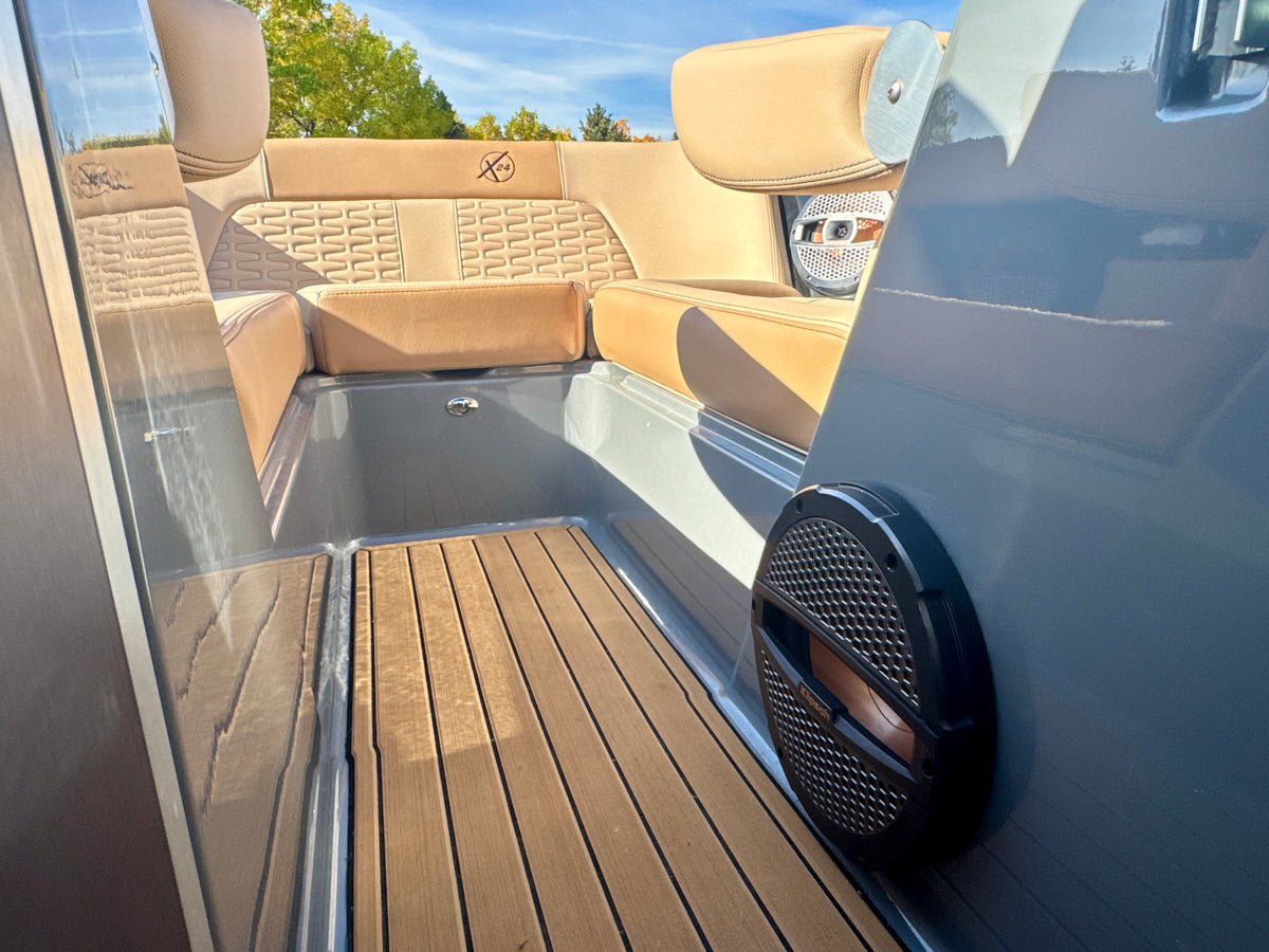 2024 MasterCraft X24 - LOADED - LOW Hours
