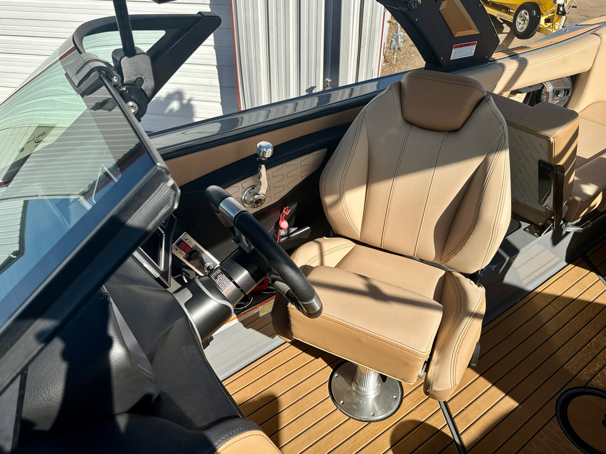2024 MasterCraft X24 - LOADED - LOW Hours