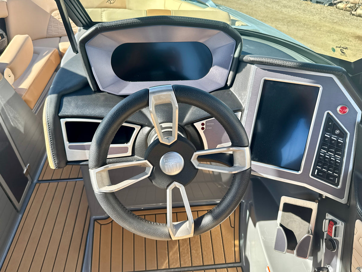 2024 MasterCraft X24 - LOADED - LOW Hours