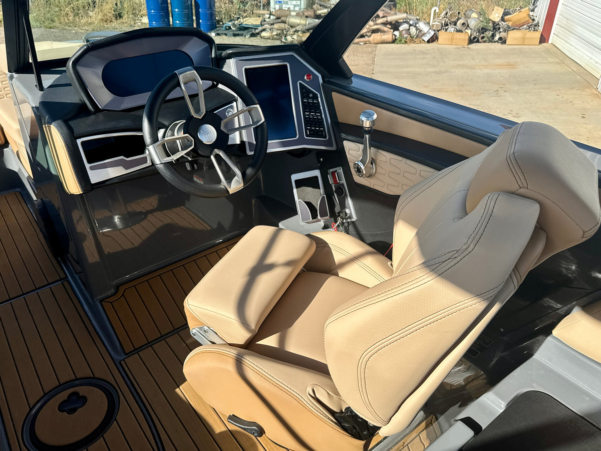 2024 MasterCraft X24 - LOADED - LOW Hours