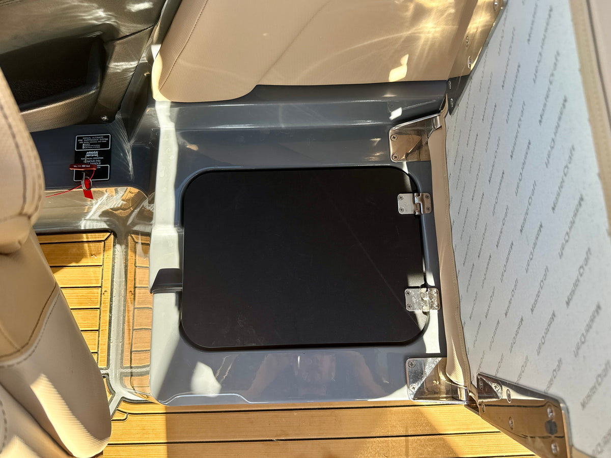 2024 MasterCraft X24 - LOADED - LOW Hours