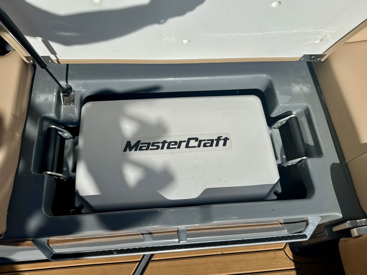 2024 MasterCraft X24 - LOADED - LOW Hours