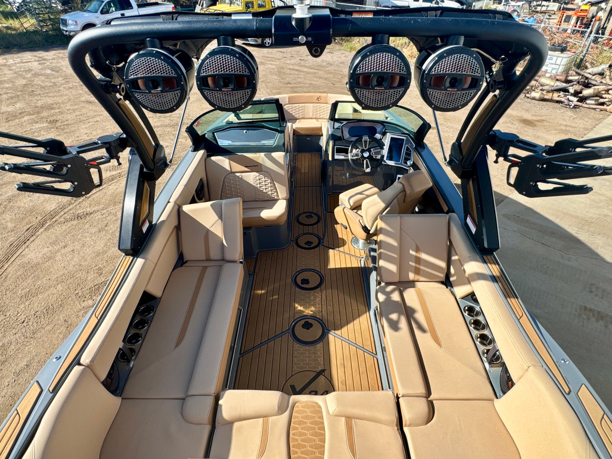2024 MasterCraft X24 - LOADED - LOW Hours