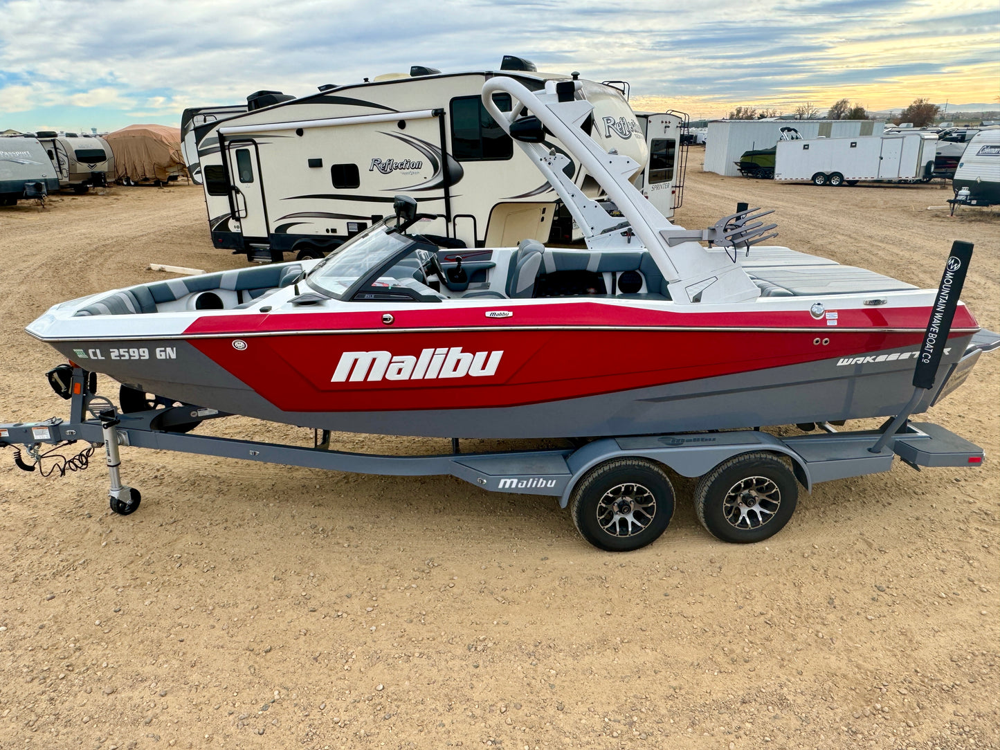 2022 Malibu LX -almost NEW