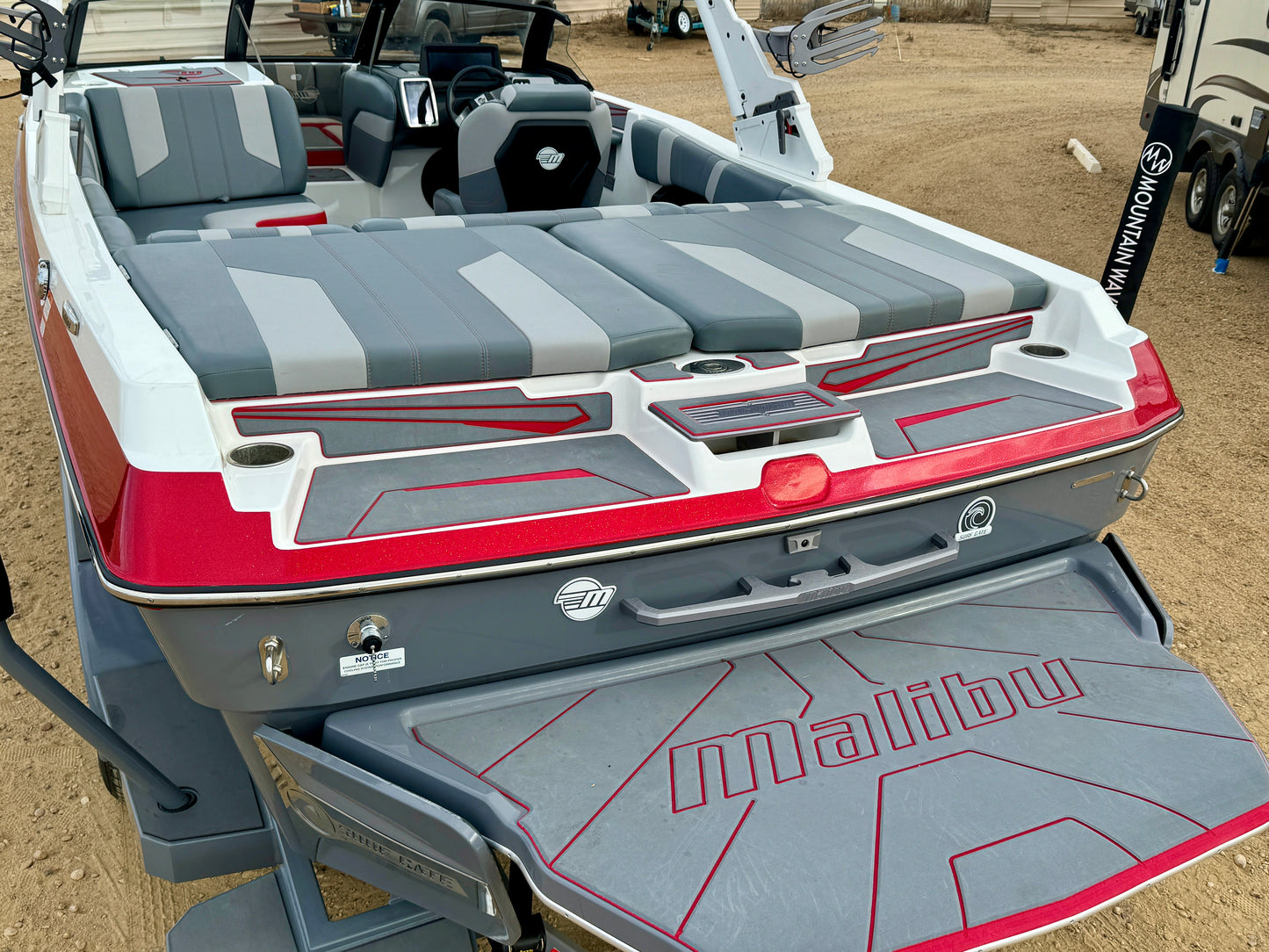 2022 Malibu LX -almost NEW