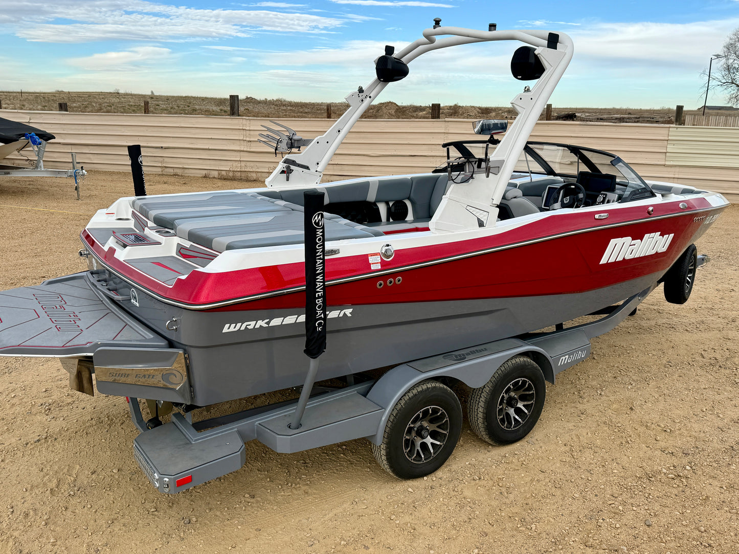 2022 Malibu LX -almost NEW