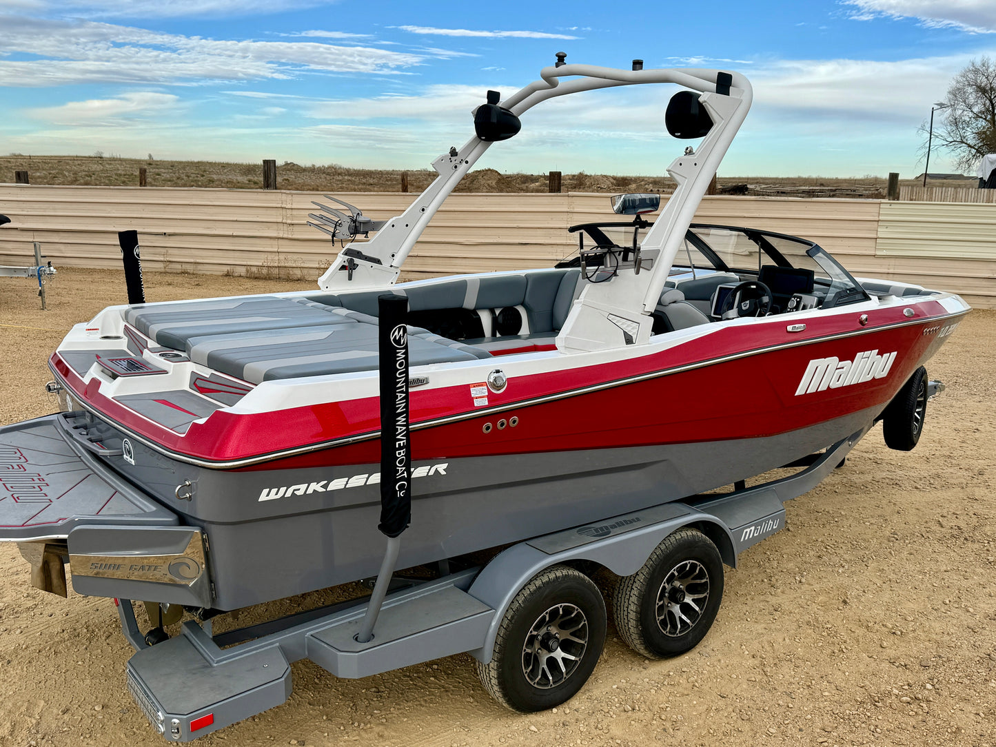 2022 Malibu LX -almost NEW