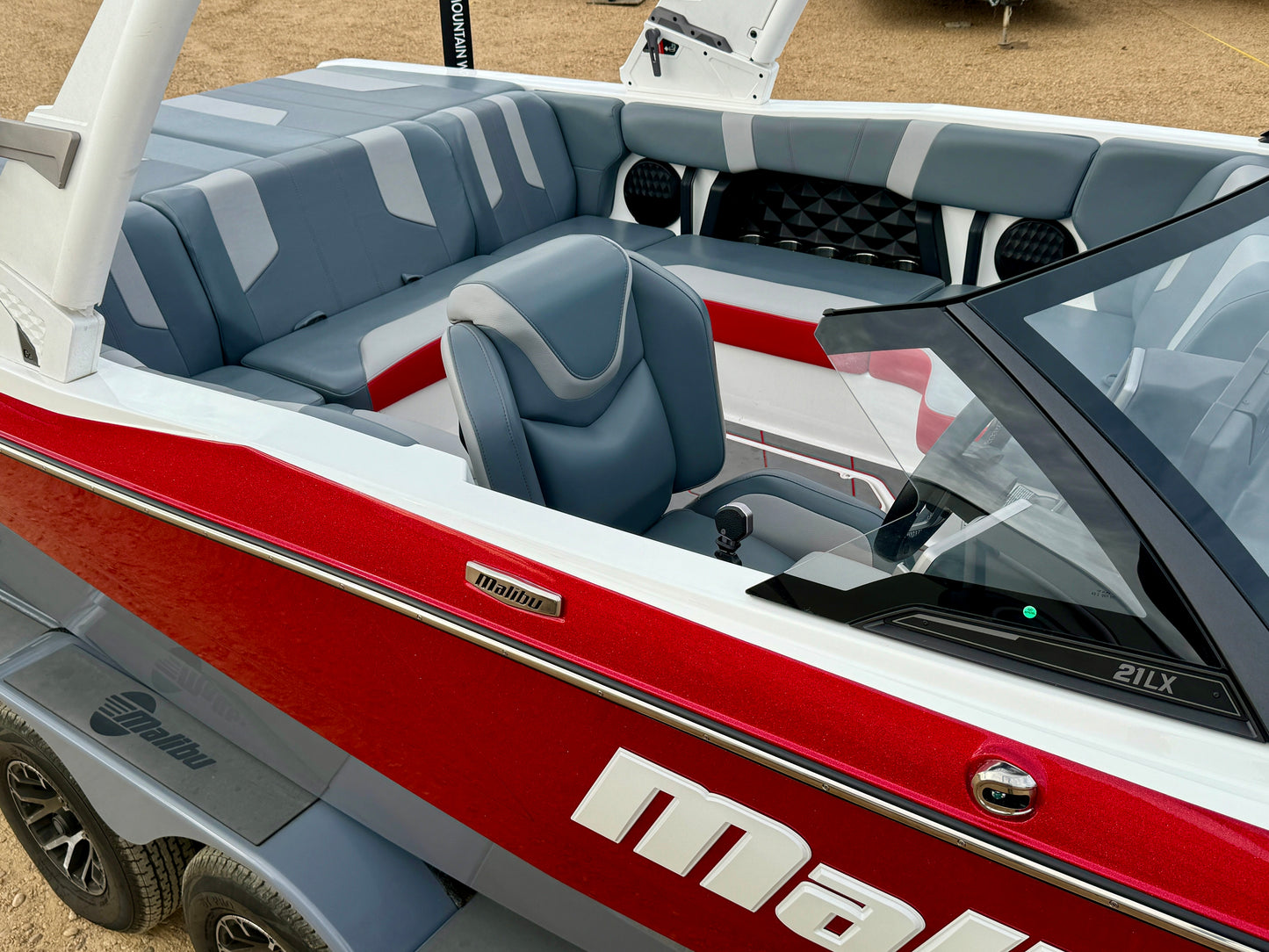 2022 Malibu LX -almost NEW