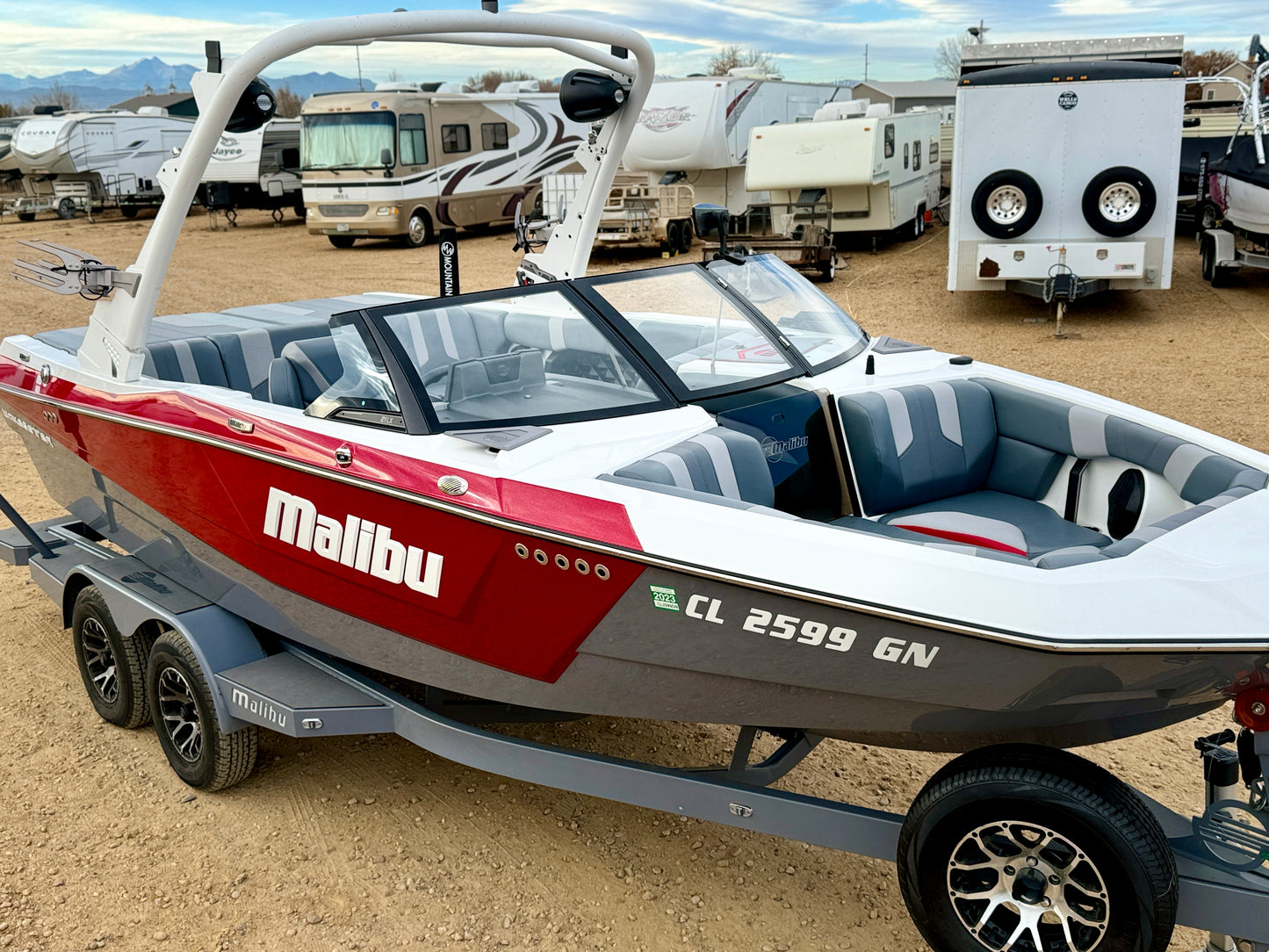 2022 Malibu LX -almost NEW