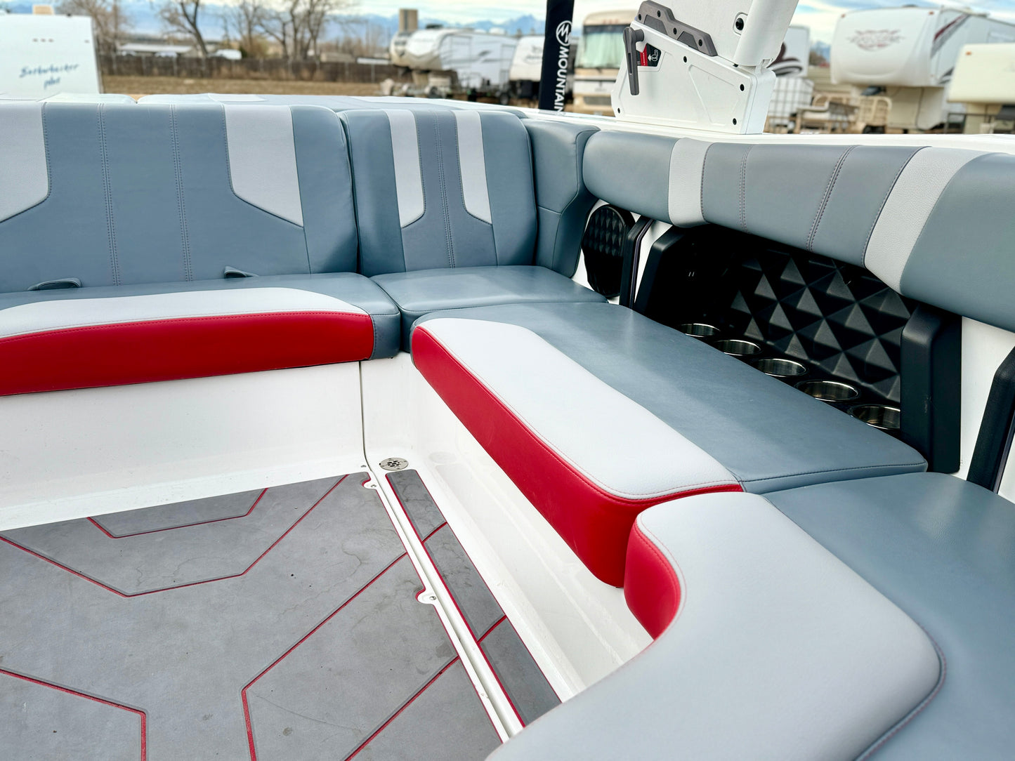 2022 Malibu LX -almost NEW