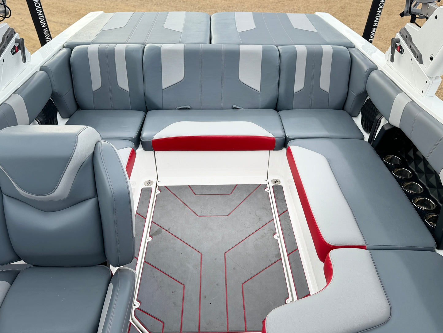 2022 Malibu LX -almost NEW