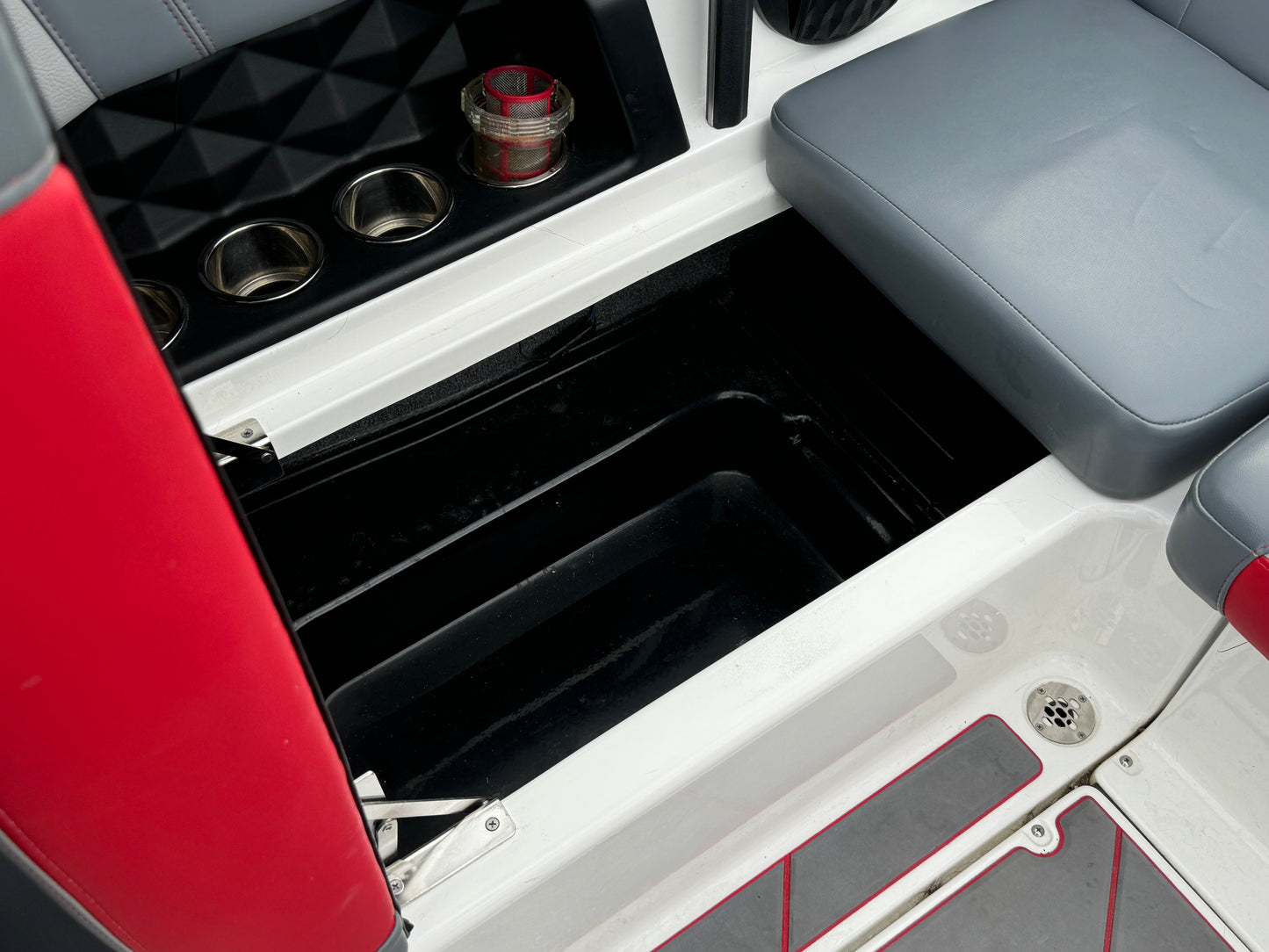 2022 Malibu LX -almost NEW