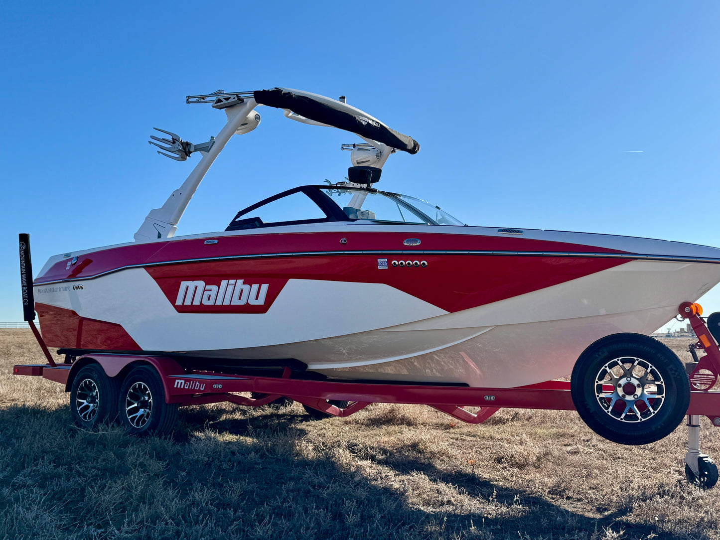 2021 Malibu 23 LSV - Low Hours