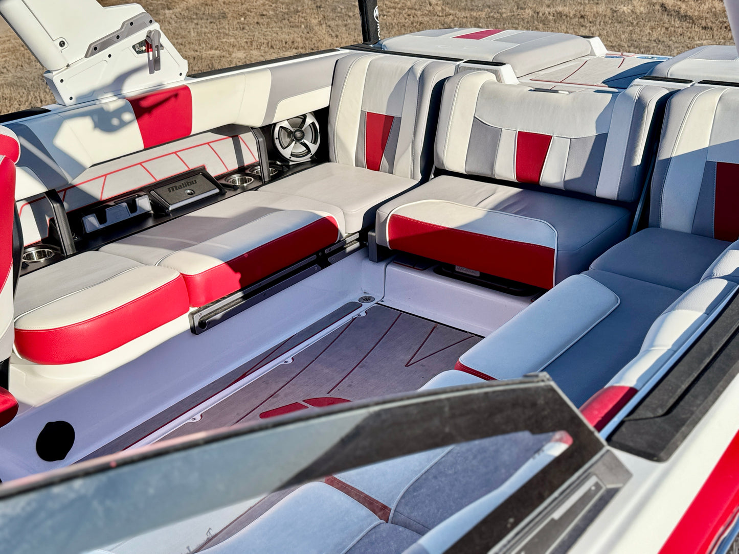 2021 Malibu 23 LSV - Low Hours