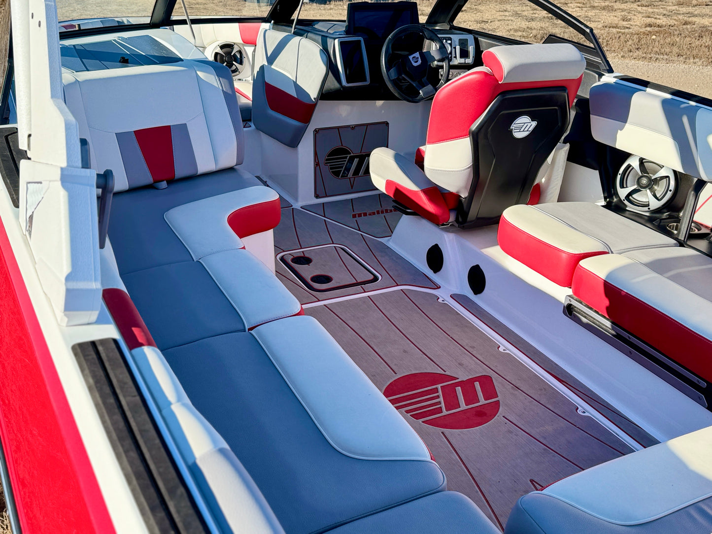 2021 Malibu 23 LSV - Low Hours
