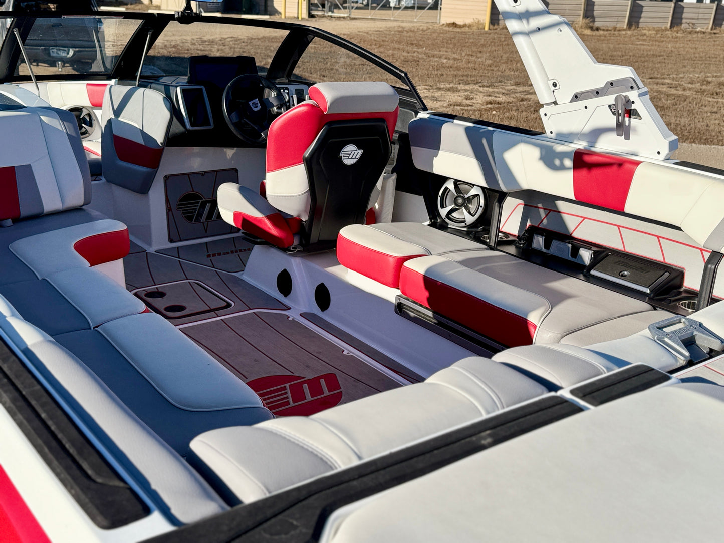 2021 Malibu 23 LSV - Low Hours