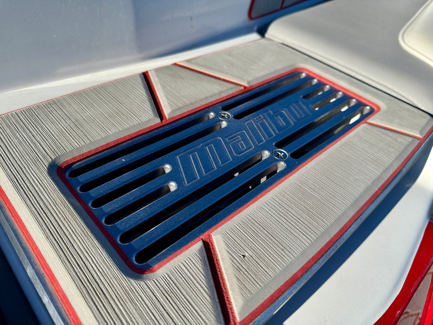 2021 Malibu 23 LSV - Low Hours