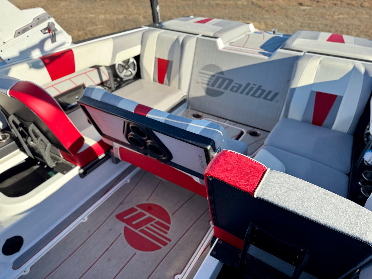 2021 Malibu 23 LSV - Low Hours