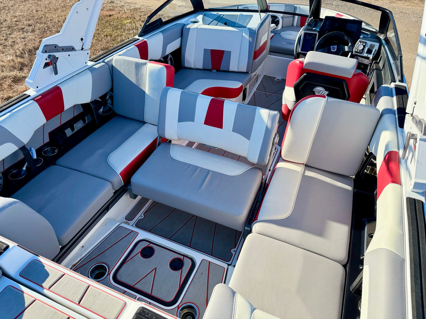 2021 Malibu 23 LSV - Low Hours