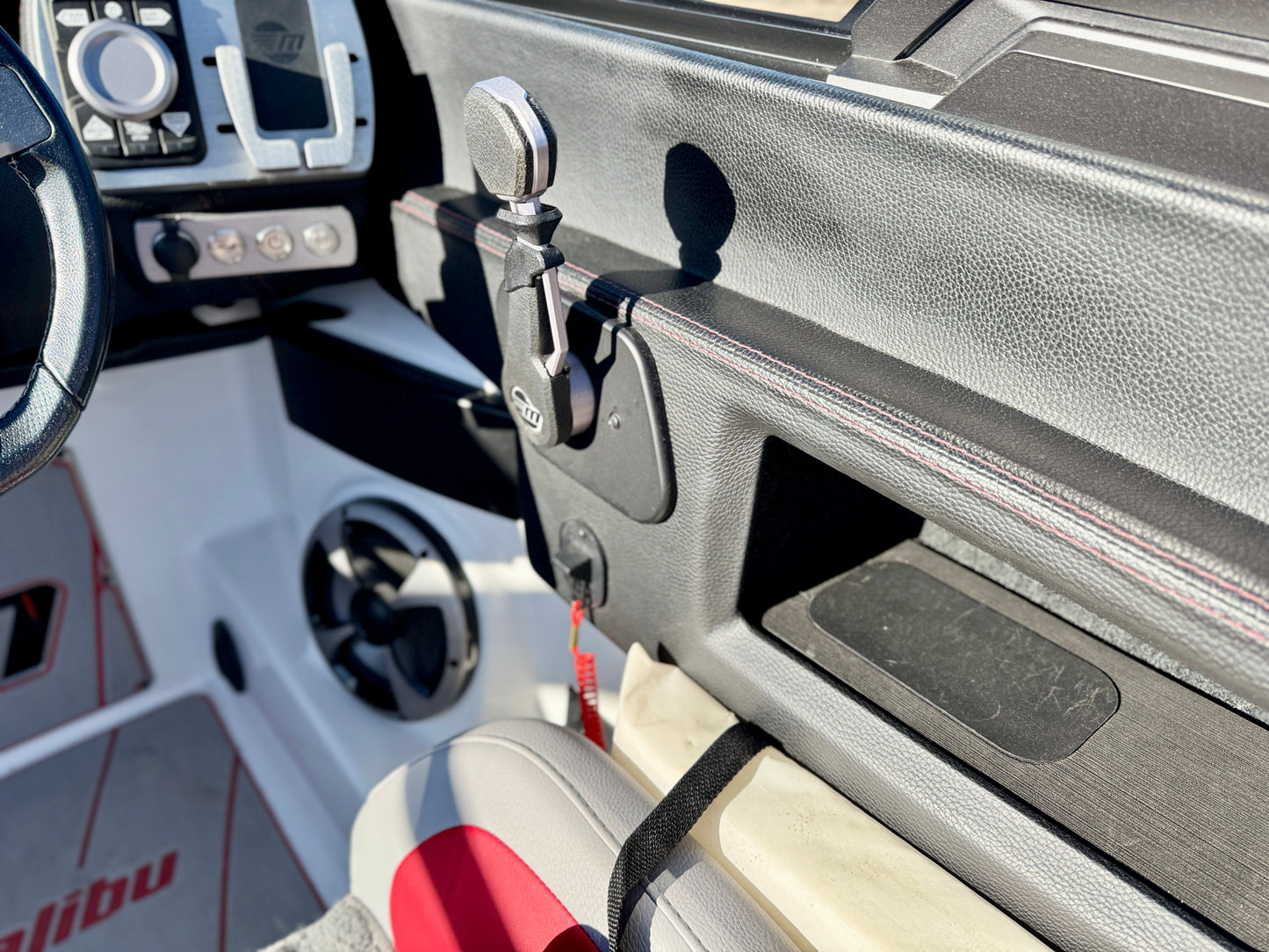 2021 Malibu 23 LSV - Low Hours