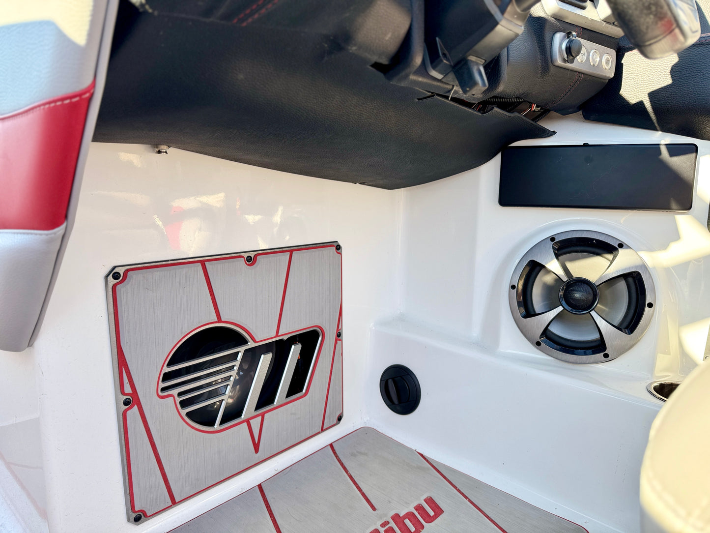 2021 Malibu 23 LSV - Low Hours