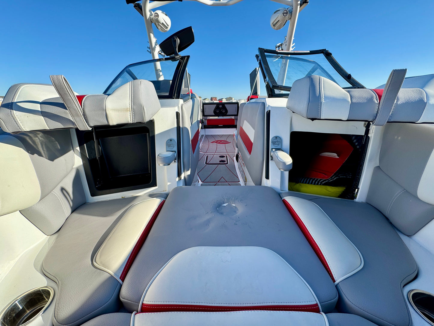 2021 Malibu 23 LSV - Low Hours