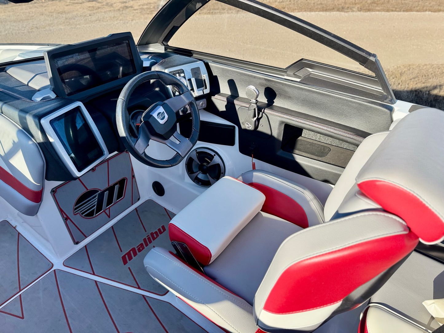 2021 Malibu 23 LSV - Low Hours