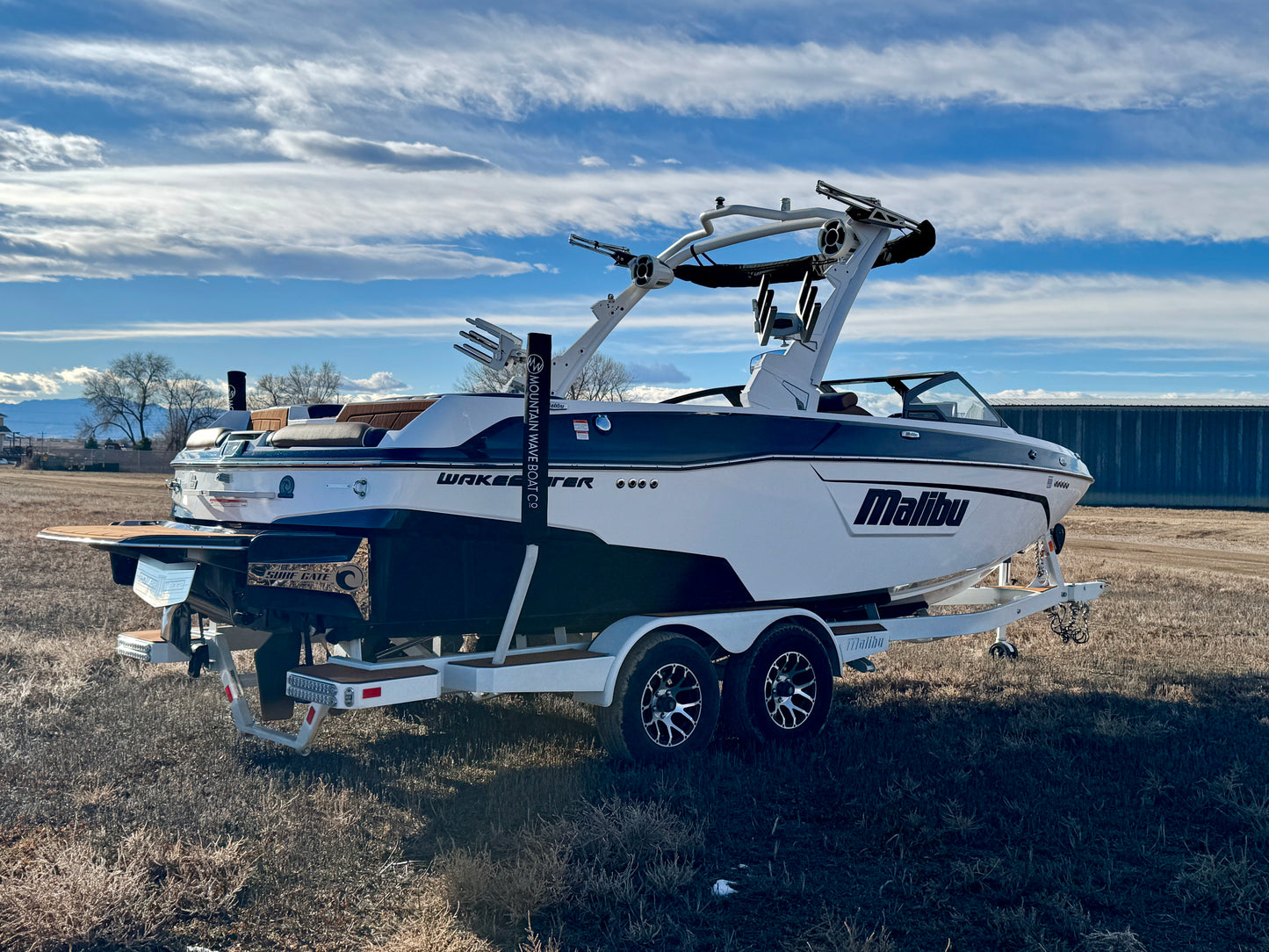 2021 Malibu 23 LSV - M6DI - Clean