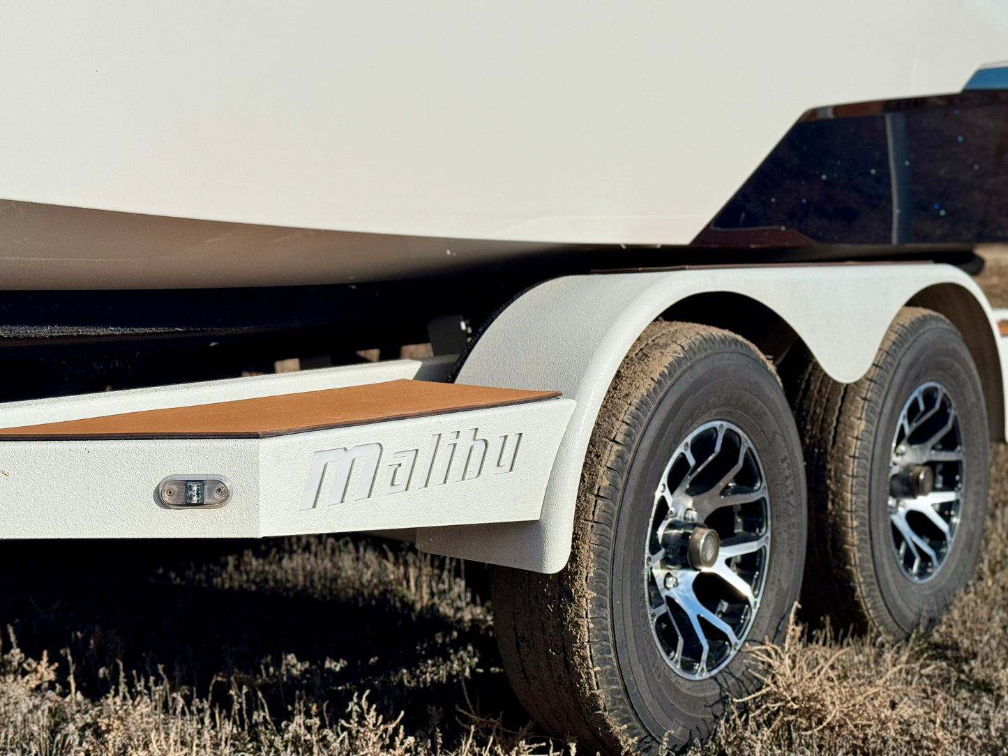 2021 Malibu 23 LSV - M6DI - Clean