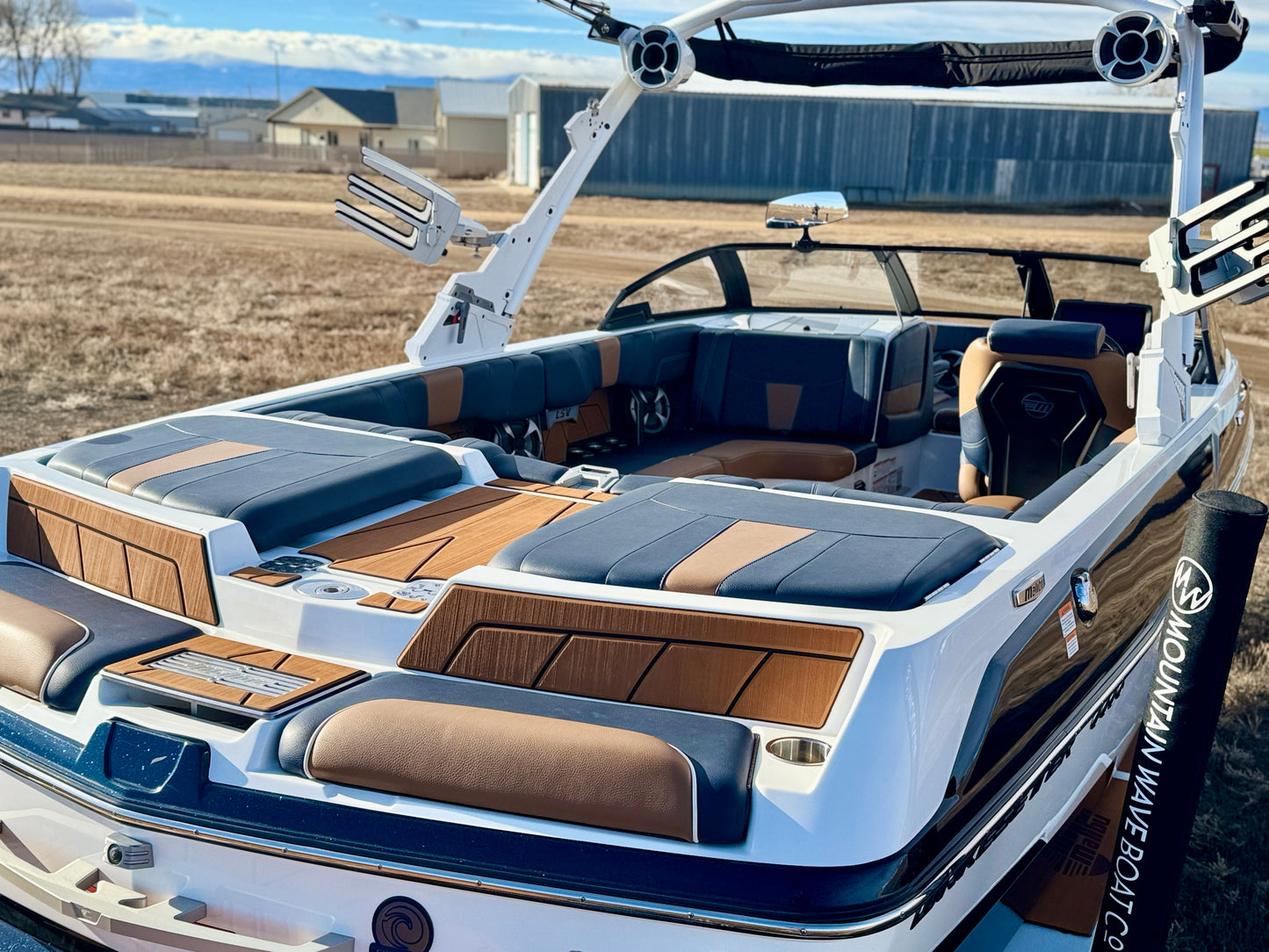 2021 Malibu 23 LSV - M6DI - Clean