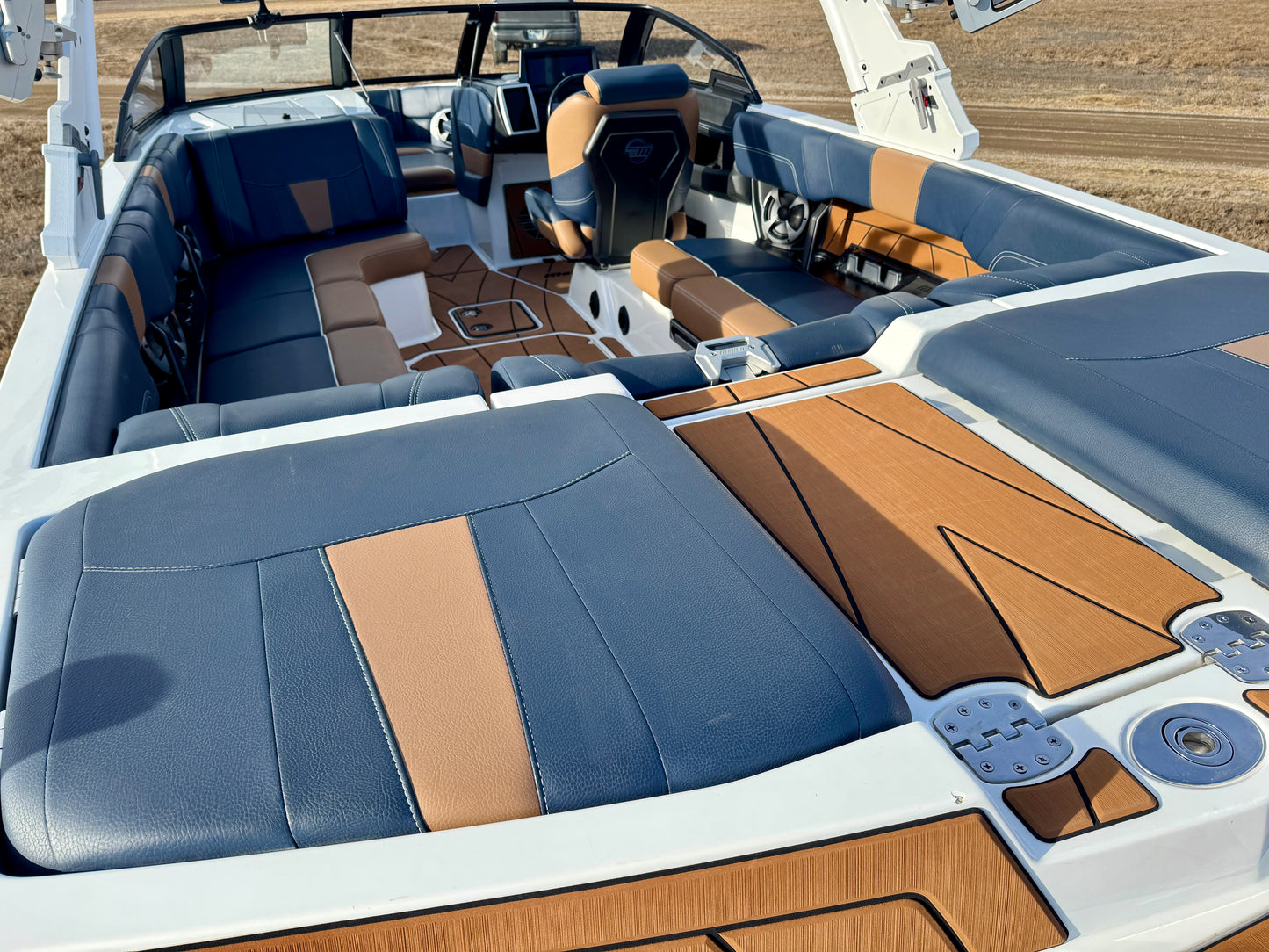 2021 Malibu 23 LSV - M6DI - Clean