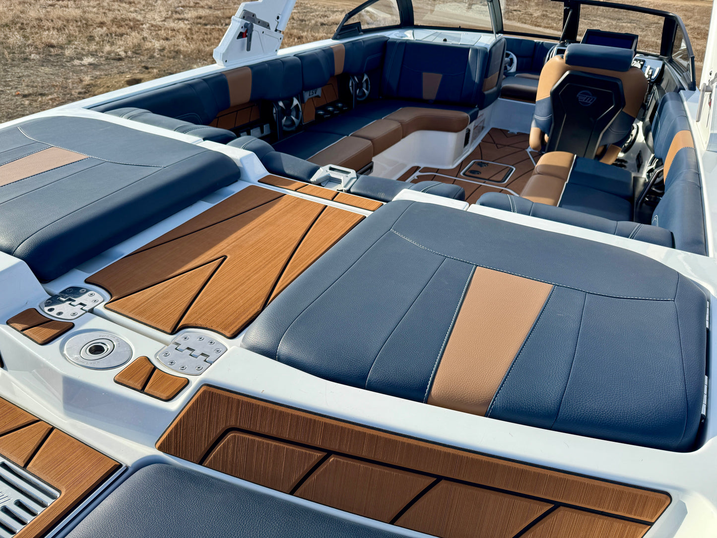 2021 Malibu 23 LSV - M6DI - Clean