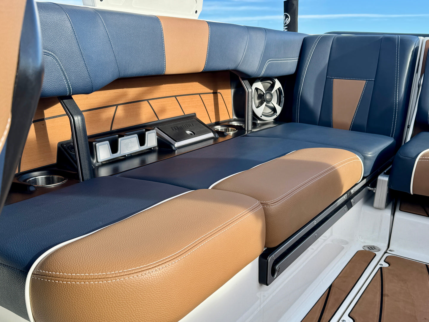 2021 Malibu 23 LSV - M6DI - Clean