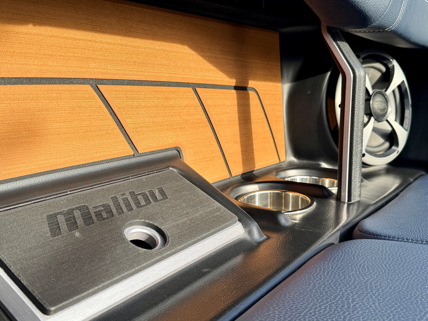 2021 Malibu 23 LSV - M6DI - Clean