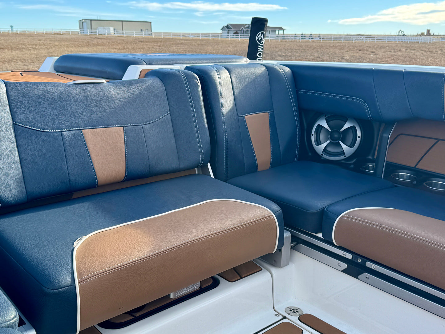 2021 Malibu 23 LSV - M6DI - Clean