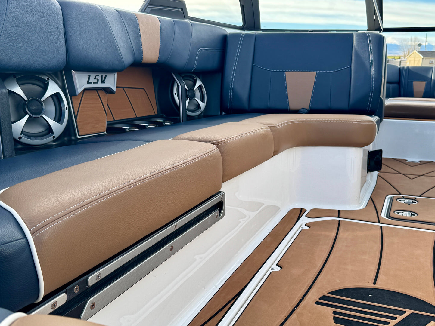 2021 Malibu 23 LSV - M6DI - Clean