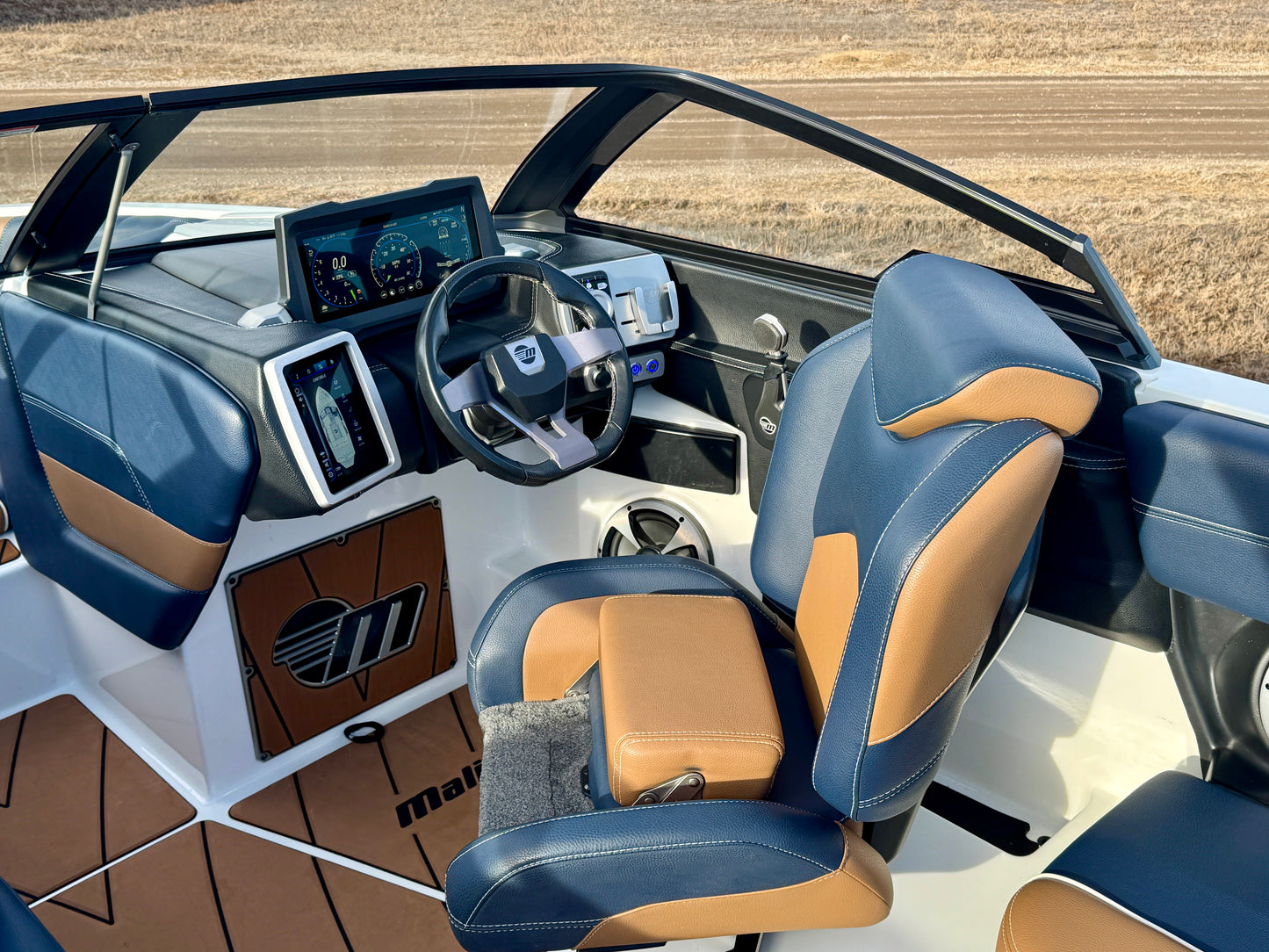 2021 Malibu 23 LSV - M6DI - Clean