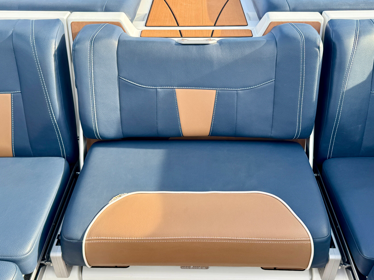 2021 Malibu 23 LSV - M6DI - Clean