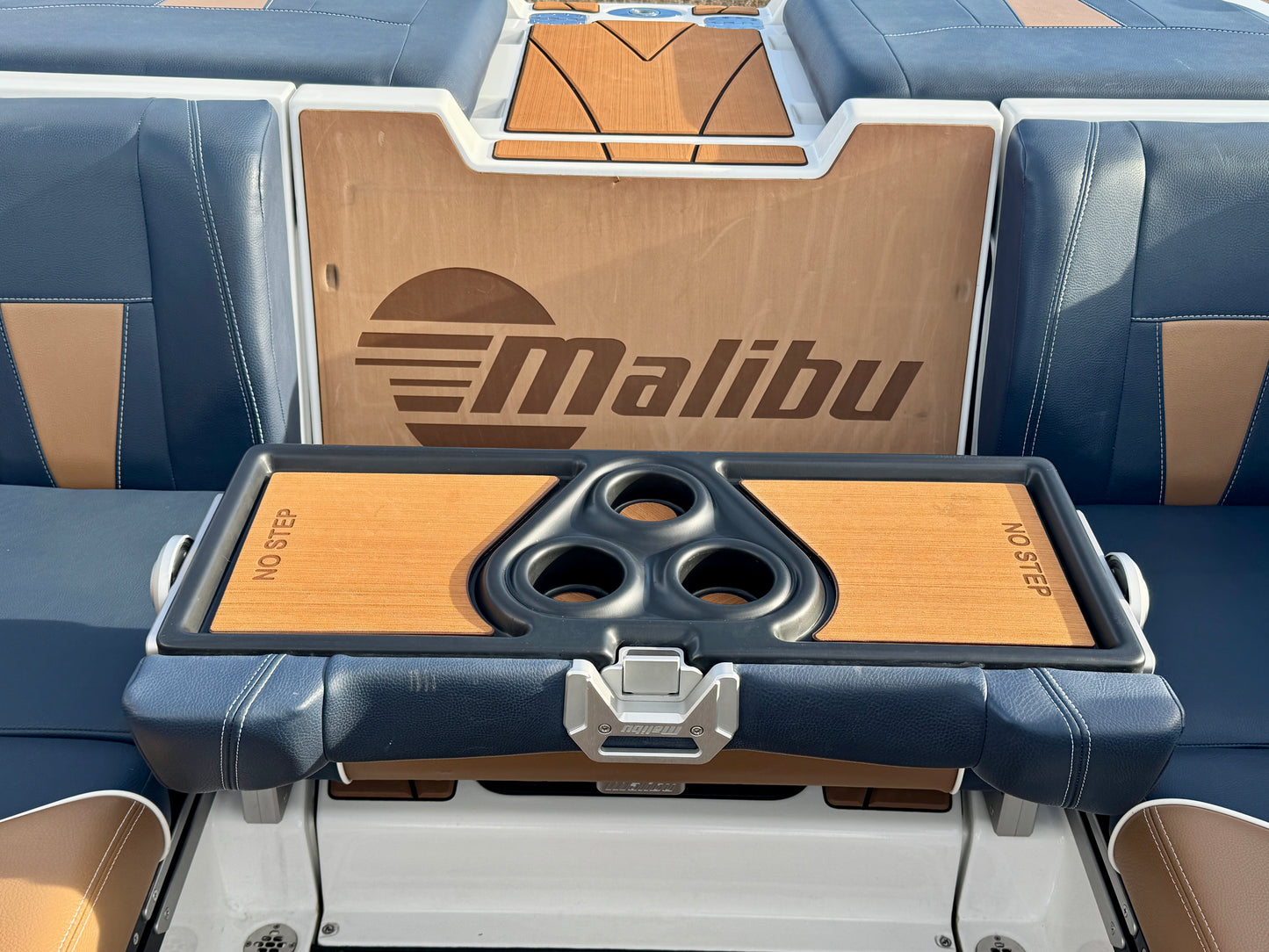 2021 Malibu 23 LSV - M6DI - Clean